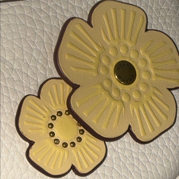 Coach TEA ROSE REIMAGINED Cream and Yellow Floral Crossbody LEATHER Bag - Picture 4 of 16